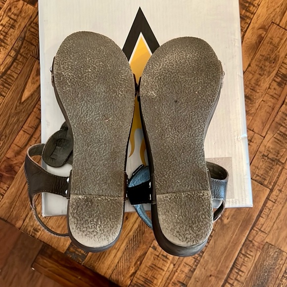 Volatile Dark Grey Sandals - Picture 5 of 6